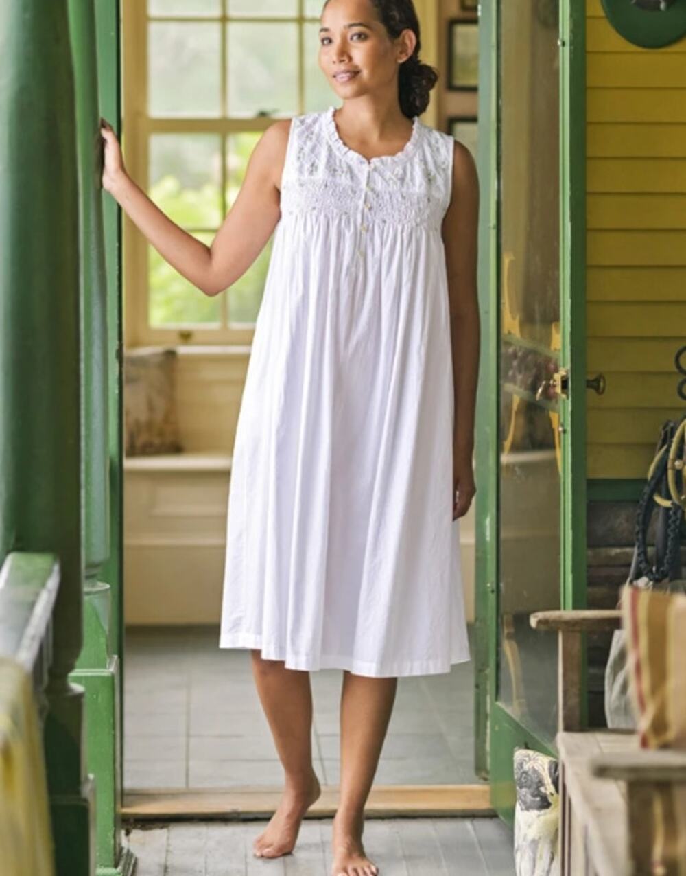 NWT APRIL CORNELL Flower Basket Nighty Large White Embroidered Smocked Cottage